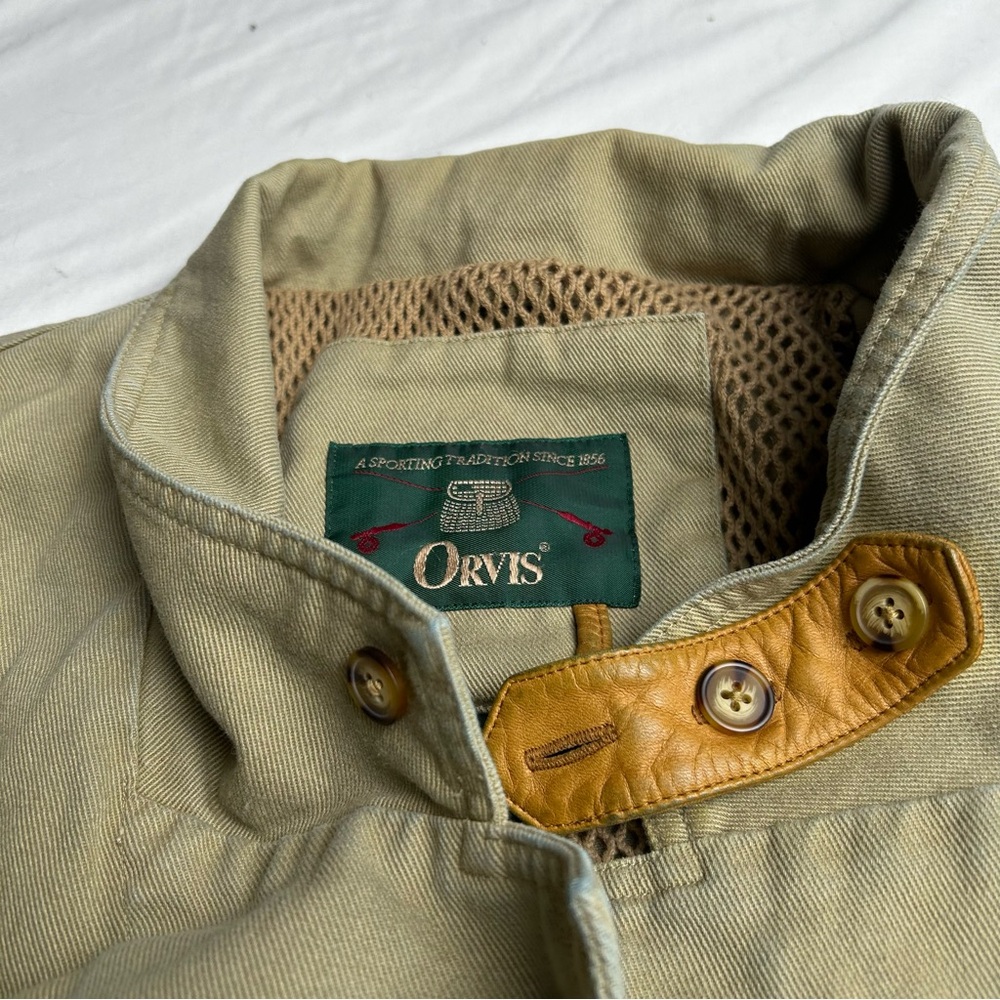 Men's Orvis fishing outdoor Beige Jacket with Brown Accents - Picture 13 of 15